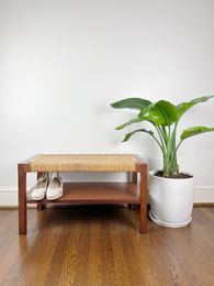 Vintage Mid Century moderne kersenhout Rush geweven stoel kleine bank, perfect voor entree/foyer/bed/badkamer