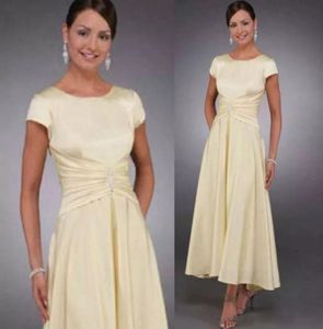 Vintage Modest Mother of the Bride Robe Jewel Nou Col Sleeves courte une ligne de thé Longueur jaune clair mousseline élégante Soirée formelle DR3559473