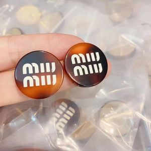 Vintage monogram zwart -wit acryl hiphopstijl overdreven vrouwen mode -stud oorbellen geschenken leuk