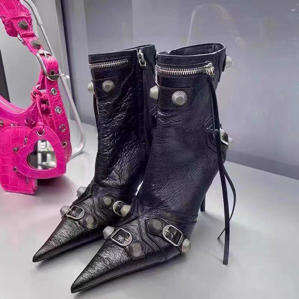 Botas de moto vintage Botín de 8 cm para mujer Zapatos de diseñador Tacón de aguja Zapatos de lujo Cuero negro Spice Girls Botín con borlas Punta puntiaguda Hebilla plateada envejecida