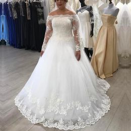 Vintage nieuwe designer jurken Off Shoulder Lace Applique Long Illusion Mouwen Backless Sweep Train Wedding Jurken Bruid jurken