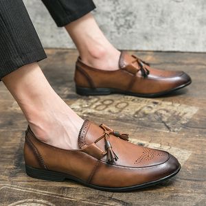 Vintage vieilles chaussures Oxford bout pointu poinçon sculpté frange un étrier hommes mode chaussures décontractées formelles différentes tailles