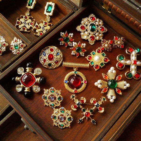 Vintage Palace Antique Re-gravé Couleur Trésor Broche Gemmes Colorées Perle Broches De Noce Pins Bijoux