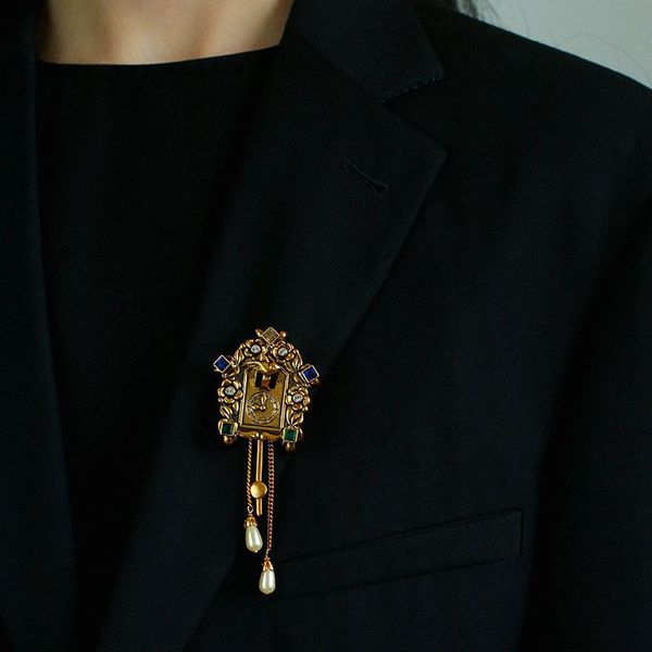 Broche de reloj oscilante con alfileres Vintage, broche de abrigo para traje con diseño de tendencia de feria antigua
