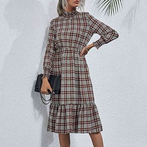 Vintage plaid lange jurk vrouwen lange mouw vintage Engeland stijl maxi ruche jurk winter geruite jurk 210415