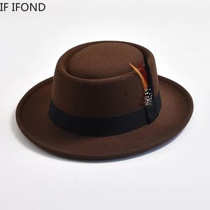 Vintage Pork Pie Hat Heren Rolde Brim Filtora Hat With Feather Gentleman Church Cap Trilby Jazz Hats 240322