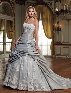 Robe de mariée princesse vintage chérie couche sans manches à ruchedis en taffetas en dentelle appliquée