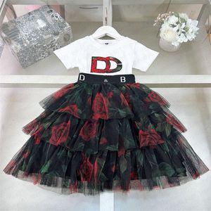 Faldas de encaje floral estampada vintage para niños Summer Tulle Cake Skirts Fashion Childrens Designer Jumper Carta camisetas con juego de vestidos de falda maxi