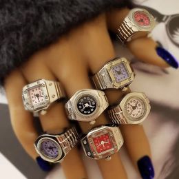 Vintage Punk Finger Watch Mini Elastic Strap Alloy Watches Paar ringen sieradenklok retro Roman Quartz Watch Rings Women Men 240507