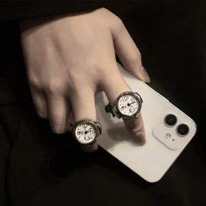 Vintage Punk Finger Watch Mini Elastic Strap alliage montres Couple Rings Horloge de bijoux rétro Rétro Roman Quartz Watch Anneaux Femmes Girls