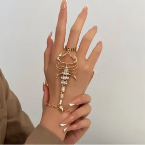 Vintage Punk Schorpioen Tassel Chain Ring Armband Sets voor Vrouwen Mannen Gothic Crystal Ring Verbonden Vinger Charm Armbanden Sieraden