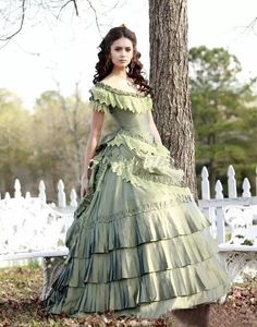 Vestidos de quinceañera vintage Katherine Pierce Era victoriana Corsé Cap Manga Vestido de fiesta Tafetán Verde Celebrity Sweet 16 Vestidos de fiesta