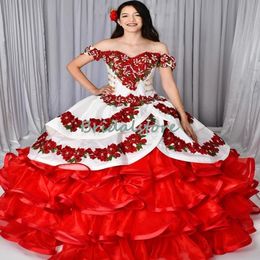 Vintage rode en witte Quinceanera -jurken Mexicaans 2022 Charro Tweedelig kort verwijderbare rok 2 in 1 prom jurk Lace Organza Ruffles Sweet 16 Vestido de 15 anos