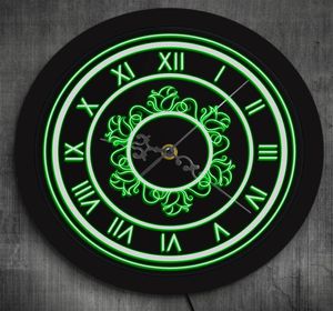 Vintage klok met Romeinse cijfers en bloemmotief LED-lasergegraveerde cijfers Decoratieve wandhorloge met LED-achtergrondverlichting6078333