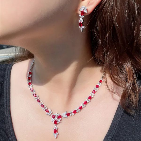 Vintage Ruby Designer Ensemble de Bijoux Cuivre Collier Boucle d'Oreille Rouge AAA Zircon Cubique Demoiselle D'honneur De Mariée Africaine Ensembles De Bijoux En Argent pour Les Femmes Colliers De Mariage Coffret Cadeau