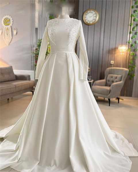 Pearas de satén vintage A Línea Vestidos de novia Muslim Gown O Neck Manga larga con apliques Dubai Dubai Vestido nupcial Rente de Mariee