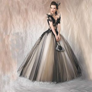 Vintage manches courtes robe de bal robe de mariée noire Puffy Applique Tulle femmes gothique robe de mariée grande taille