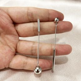 Vintage zilveren kleur metalen asymmetrische lange bal bungelen 14k geel gouden oorbellen voor dames mode punk stud oorbel sieraden