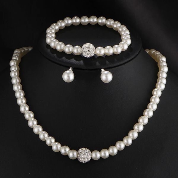 Vintage Simple Faux Perle Collier Boucles D'oreilles Ensemble de Bijoux pour Femmes Tempérament Regency Cristal Ras Du Cou Banquet De Mariage Accessoire 240313