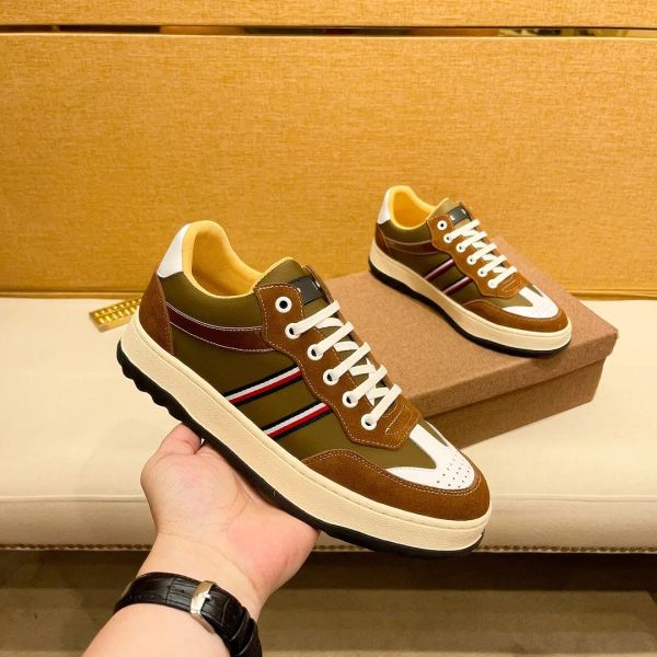 Vintage Sneaker Run femme Luxury Outdoor Tennis Chaussures Flat Heel Casual Walk Randonnée Mans Designer en cuir Voyage noir Blanc Loafer Fashion Low Sports Trainer Shoe Gift