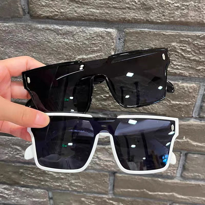 Lunettes de soleil carré vintage Boîtes de mode féminine Lunettes de soleil surdimensionnées Men Shades Black Sun Glasses UV400 Eyewear