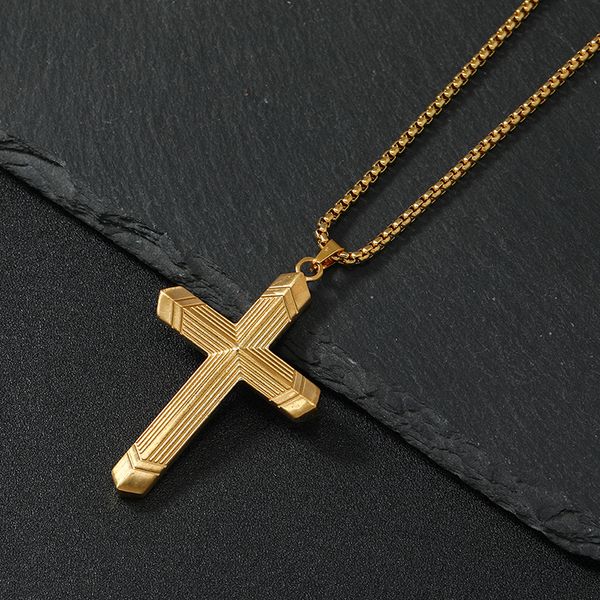 Collier vintage en acier inoxydable plaqué or pour homme avec croix rayée tridimensionnelle