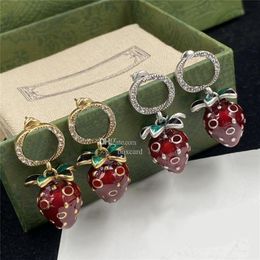 Vintage Erdbeere Anhänger Ohrringe Charm Diamant Ohrhänger Ineinandergreifende Buchstaben Ohrstecker Persönlichkeit Kristall Ohr Hoops280E