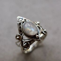 Vintage Synthetische Maansteen Ringen voor Vrouwen Boho Tribal Antiek Zilver Kleur Vierkante Witte Steen Trouwring Verjaardag Ring