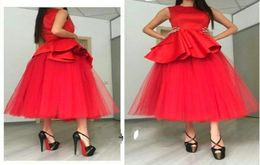 Vintage Tea Lengte Red Short Prom -jurken 2015 Elegante bemanning Nek Mouwloze Dubai Party Dress Empire Taille Tulles Arabische avond G9188971