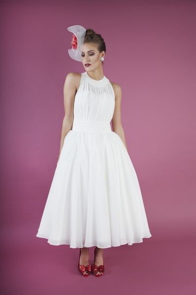 Vintage thé longueur robes de mariée courtes sans manches col perlé en mousseline de soie a-ligne jupe réception informelle robes de mariée sur mesure