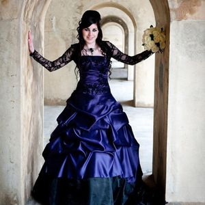 Vintage victorien gothique grande taille robes de mariée à manches longues sexy violet et noir volants satin corset sans bretelles dentelle mariée Go252N