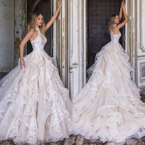 Robes de mariée vintage col haut dentelle appliques à plusieurs niveaux pays robes de mariée une ligne balayage train volants robe de mariée plus la taille YD