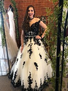 Vintage Trouwjurken Lange Lijn Bruidsjurken Beaded Gothic Zwart-wit Kant Bruid Jurk Formele Draag Illusie Hals Cap Korte Mouw Rustiek Land Vestidos