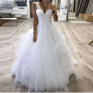 Vintage trouwjurken V-hals Appliques Tule Cascading Ruches Tiered Rok Bridale jurken Vacature Back Wedding Gojts Vestido de Noiva