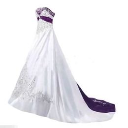 Vintage blanc et violet Satin Camo robes de mariée 2022 sans bretelles à lacets dentelle perlée broderie balayage Train Corset grande taille