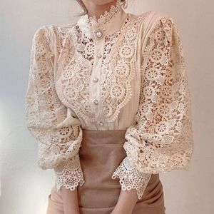 Chemise de chemisier en dentelle blanche vintage 2024 bouton coréen tops en vrac femelle creux de tampons de dames décontractées blusas 12419 240514