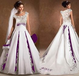 Vintage blanc violet robes de mariée Satin dentelle broderie Court Train gothique pays manches coiffées Scoop robes de mariée de mariée