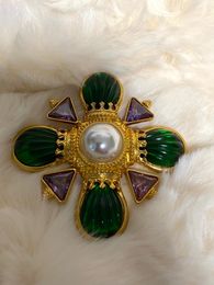 Vintage vrouwen accessoires sieraden 24k goud vergulde oude broche cystal strass Regestone kleurrijke pin preal met doos cross palace prinses koningin stijl
