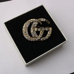 Vintage vrouwen Designer Brand Letter Broches Gold Ploated Inlay Crystal Rhinestone Jewelry broche broche charm meisjes pin trouwen trouwfeest