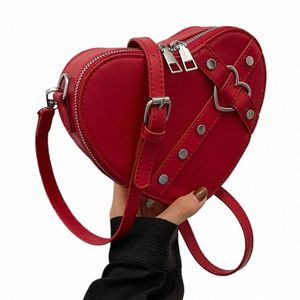 Vintage Y2K Petite chaîne Rivet Sac à bandoulière en forme de coeur Sac à main Sac à main en cuir PU rouge Sac fourre-tout gothique Fi Femmes Sac à bandoulière i2qs #