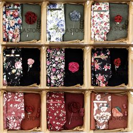 Viola Design 6pcs Geschenkdoos Floral Solid Cotton Socks Tie Sets Clip Pin Cufflinks Hanky ​​Men Wedding Party Daily Cravat Accessory 240508