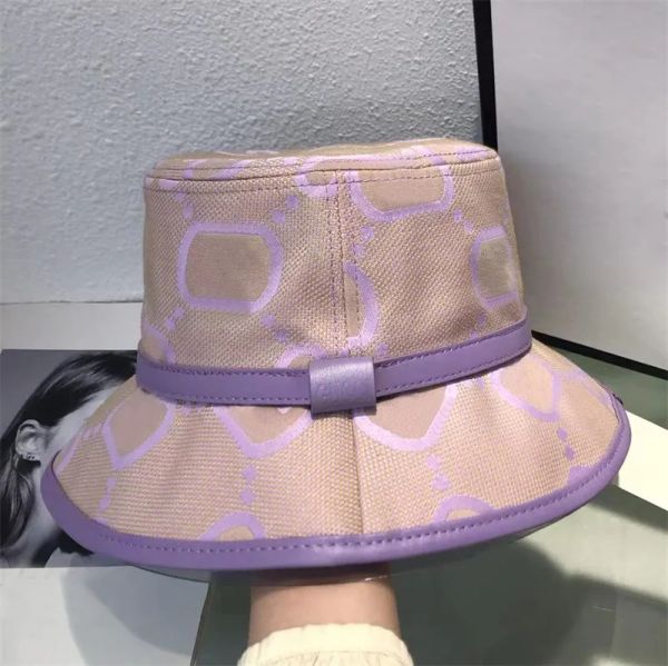 Visiteur Designer Beach Straw Summer Bob Cap pêcheur Pink Caps Pink Chapeaux Fashion Hat Women Designer Bucket Purple Hat Letter Bucket Jumbo G Mens Street Cap Cotton