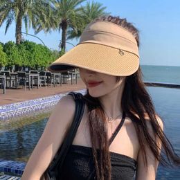 Visors 2023 Koreaans metalen label Half lege top Big rietje Buiten reisbescherming Ademblage Sun Hat Y240417