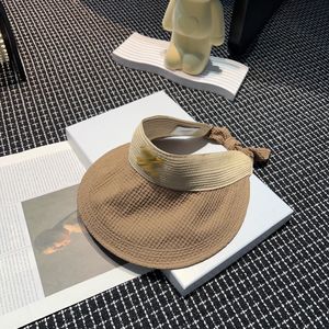 Visores Diseñador Hat Visores de lujo Temperamento Versátil Versátil Capa de verano Sombrero de sol ajustable Capa de béisbol ajustable Cinturón elástico de arco marino de protección solar al aire libre