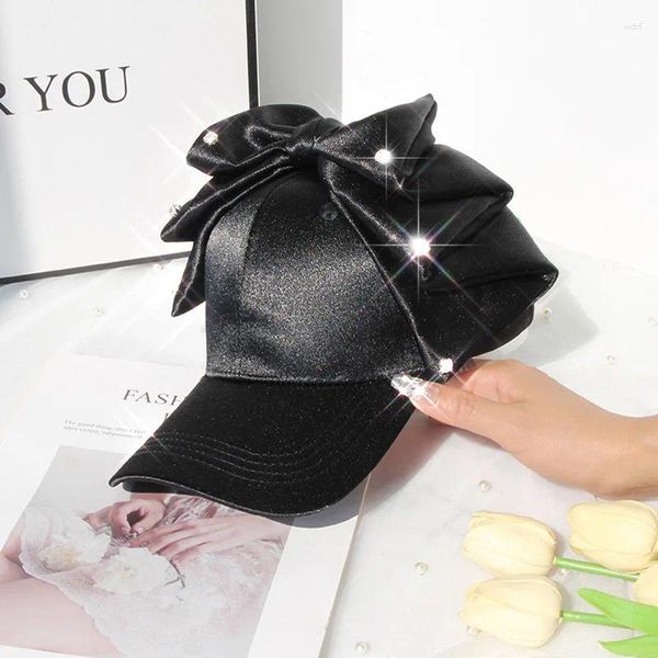 Visors Design original blanc noir satin respirant Sun Visor Catch pour les femmes Bow Rivestone Rivet Spring Summer Casquette Gorras Hombre