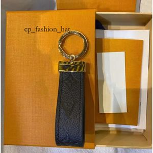 VIUTONITY Key Chain Ring Holder Brand Designers Louiseity Keychains For Gift Men Women Car Bag Pendant Accessoires Fashion Premium Brand Lulumenmen Keychain 9411