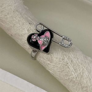 Vivinely Westwoodly The Black Pink Love Ring Sweet Personality Ring.Vrouwelijke papieren clip met een open bloemringarmband