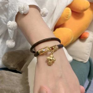 LBracelet bracelet de créateur bijoux de haute qualité bracelet à breloques bracelet de verrouillage de mode bracelet en cuir bracelet de créateur classique plat marron marque métal