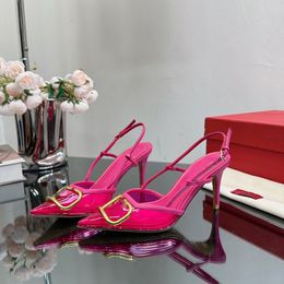 Slingback Strass hyaline PVC Sandales talons stilletto Semelle en cuir Designer de luxe pour femmes Fête de mariage Soirée meilleures chaussures chaussures d'usine Taille 34-42