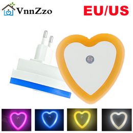 Vnnzzo LED Night Light Light Bulbs Mini Heart Nightlight Sensor de luz inteligente EU US Enchip 110V-240V Room universal Corredor